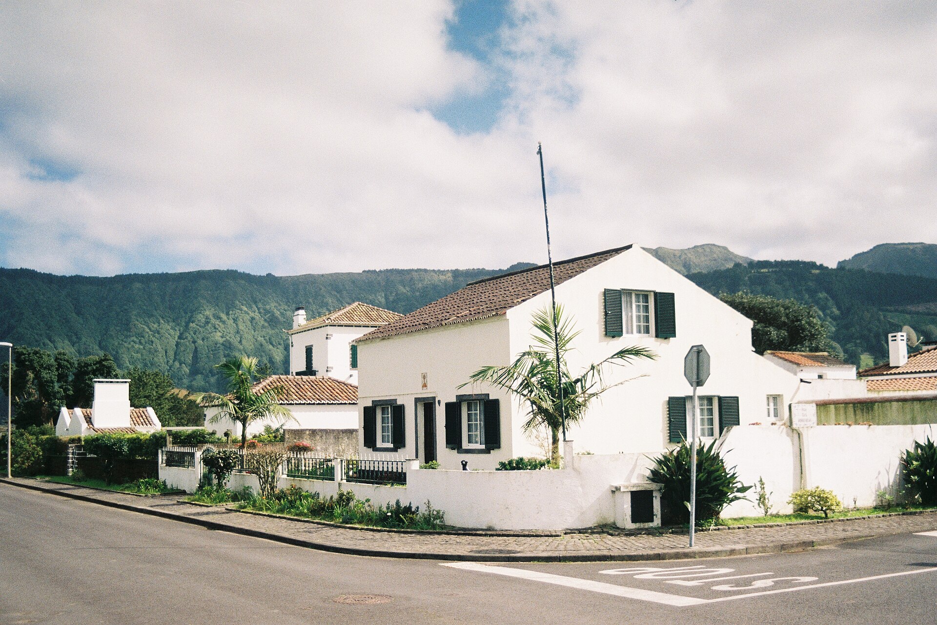 Town of Sete Cidades, São Miguel island, Azores (Portugal).jpg Typical house built on the azorean architecture style, in the town located at the base of the Sete Cidades lake that also gets its name