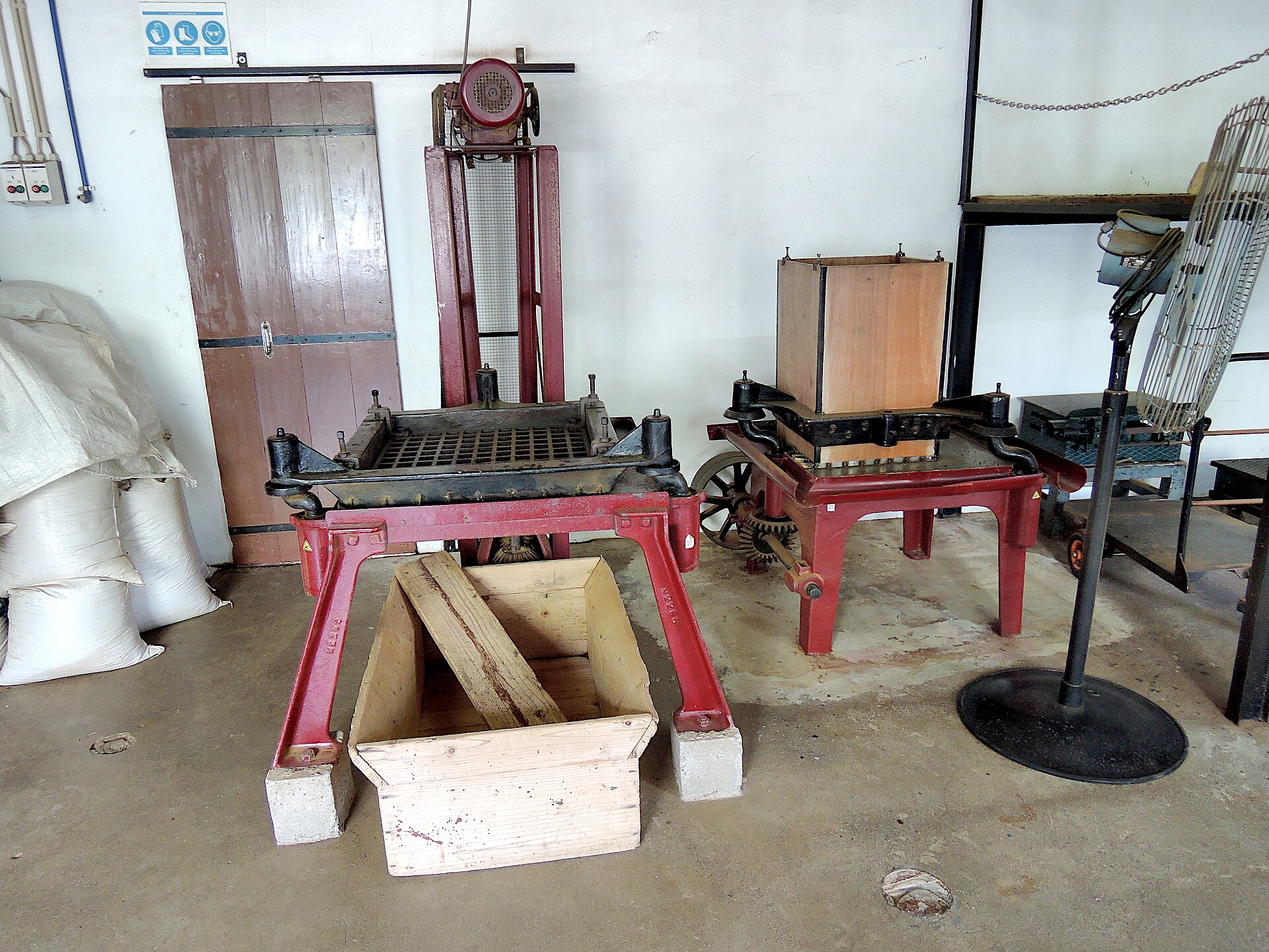 2019-05-26 16-13-17 PT Sao Miguel JHe N (54577355167).jpg Chá Gorreana Tea Plantation / Plantações de Chá Gorreana factory author: Jan Helebrant location: Ribeira Grande - Conceição, São Miguel, Azores, Portugal <a href="http://www.juhele.blogspot.com" re