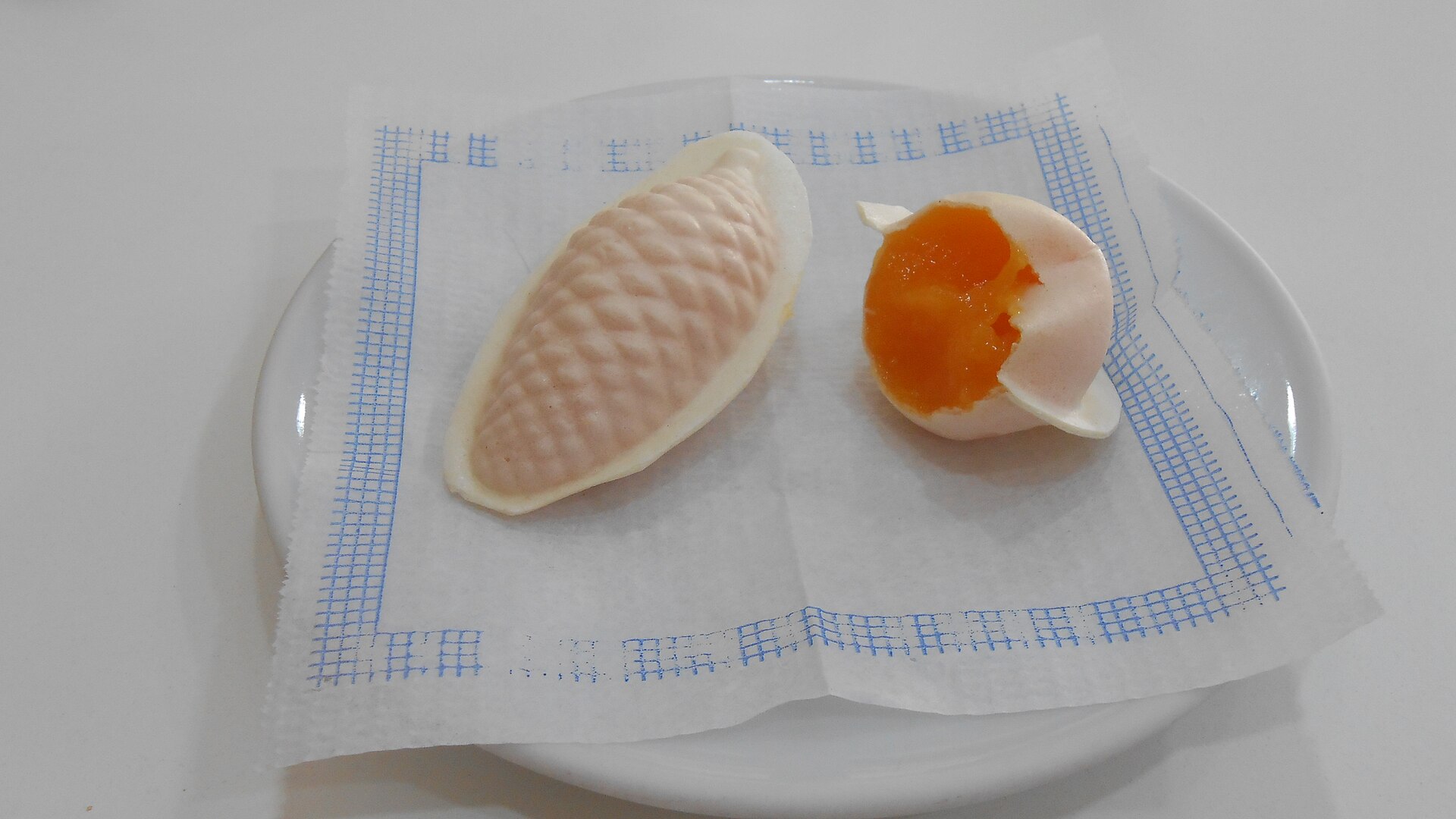 OvosMoles1.JPG Ovos Moles (engl.: soft eggs), a traditional sweet (Protected Geographical Indication) from Aveiro, Portugal
