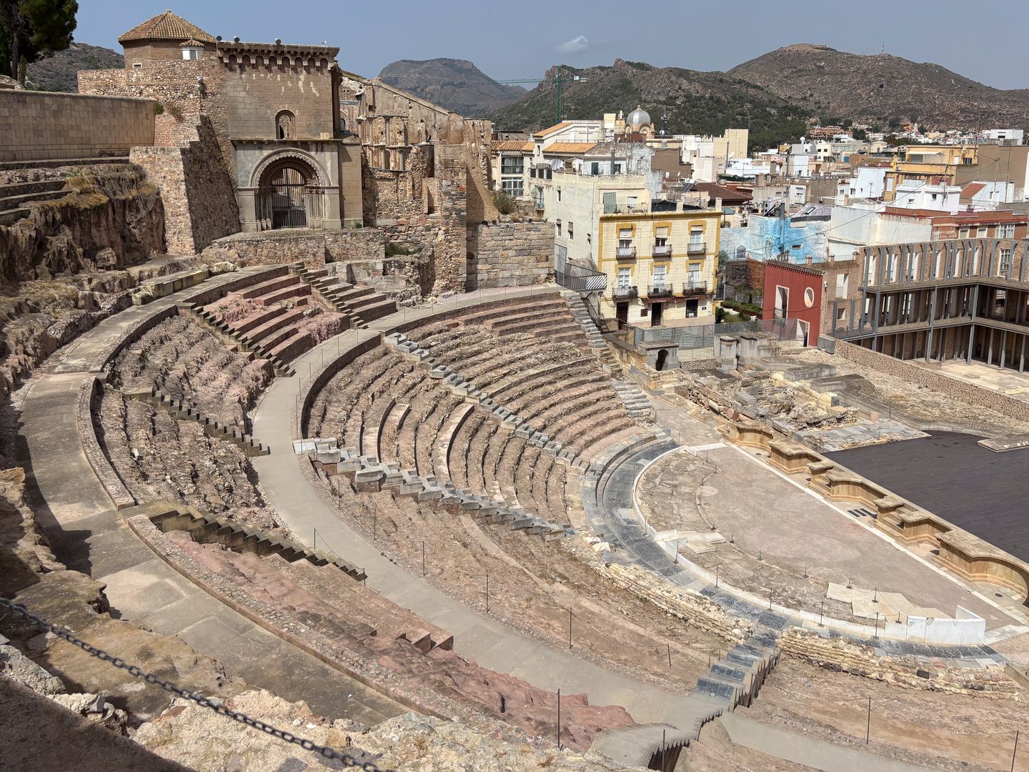 Descubre el histórico Teatro Romano de Cartagena, una maravilla de la arquitectura antigua en España.